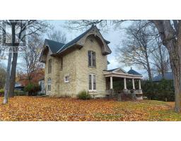 Living room - 104 Patrick Street E, North Huron, ON N0G2W0 Photo 4