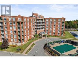 307 10 Regency Park Drive, Image 2