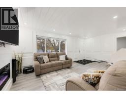 Bathroom - 2710 Victor St, Victoria, BC V8R4E4 Photo 3