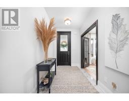 Foyer - 425 Melling Avenue, Peterborough, ON K9H0J2 Photo 4