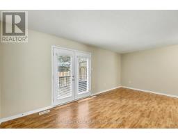 Living room - 4 1535 Trossacks Avenue, London North, ON N5X4R1 Photo 4