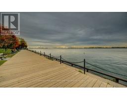 1416 33 Harbour Square, Image 3