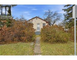 Living room - 470 Hamilton Street, Regina, SK S4R2A7 Photo 2