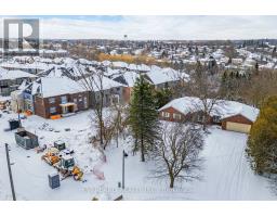 Family room - 173 Thompson Drive, East Gwillimbury, ON L9N1E2 Photo 5