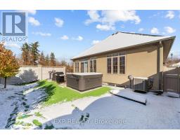 Dining room - 1 1430 Highbury Avenue N, London East, ON N5Y6M4 Photo 4