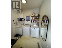 Bathroom - 445 Malaga Road, Mississauga, ON L5B3V8 Photo 4