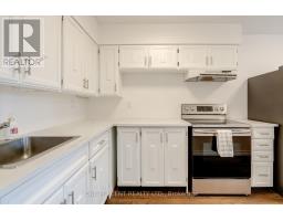 Primary Bedroom - 406 15390 Yonge Street, Aurora, ON L4G1N8 Photo 4