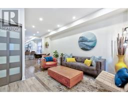 Mud room - 717 Palmerston Avenue, Toronto, ON M6G2R2 Photo 4