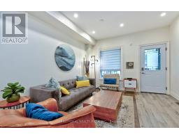 Primary Bedroom - 717 Palmerston Avenue, Toronto, ON M6G2R2 Photo 5