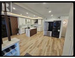 Living room - 137 Willow Lane, Newmarket, ON L3Y4J1 Photo 2