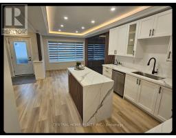 Bedroom 3 - 137 Willow Lane, Newmarket, ON L3Y4J1 Photo 5