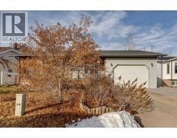 4pc Bathroom - 6110 38 Avenue, Stettler, AB T0C2L1 Photo 2