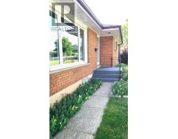 4pc Bathroom - 8 Waddington Street, Brantford, ON N3R2R1 Photo 3