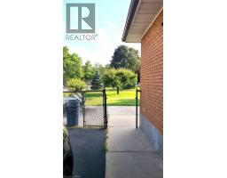 Recreation room - 8 Waddington Street, Brantford, ON N3R2R1 Photo 5