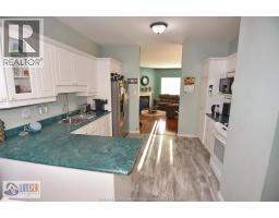 4pc Ensuite bath - 154 Semenyn Unit 27, Chatham, ON N7L3S1 Photo 3