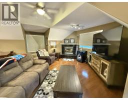 Dining nook - 651 Westland Close Crescent, Quesnel, BC V2J4R6 Photo 3