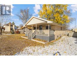 Kitchen - 208 Victoria Avenue E, South Huron, ON N0M1M0 Photo 3