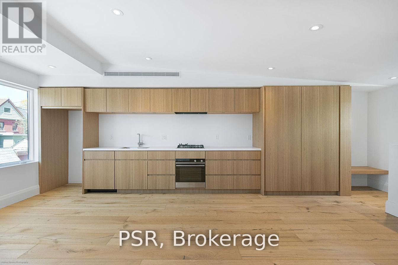 D 786 Ossington Avenue