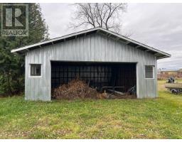 Kitchen - 11 Theker St, Stratton, ON P0W1N0 Photo 3