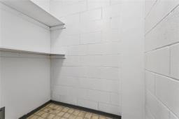 Kitchen - 303 261 Queen Street, Winnipeg, MB R3J3R1 Photo 2