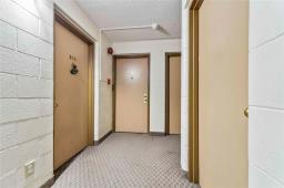 Primary Bedroom - 303 261 Queen Street, Winnipeg, MB R3J3R1 Photo 4