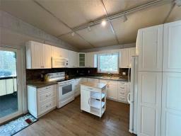 Living room - 9 Tepe Bay, Lac Du Bonnet Rm, MB R0E1A0 Photo 5