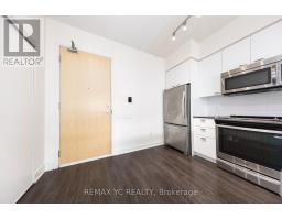 2509 30 Roehampton Avenue, Image 2