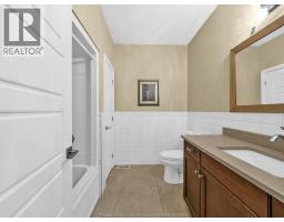3pc Ensuite bath - 390 Welsh, Amherstburg, ON N9V4C8 Photo 2