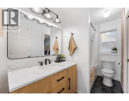 4pc Bathroom - 3380 Mciver Road, West Kelowna, BC V4T1H7 Photo 2
