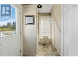 Sunroom - 8793 Highway 1, Meteghan River, NS B0W2K0 Photo 4