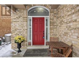 Dining room - 10 Usherwood Street, Aurora, ON L4G7W6 Photo 3