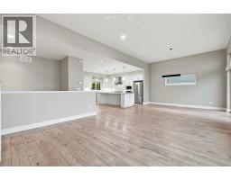 Bedroom - 127 Ridge Park, Penticton, BC V2A0B1 Photo 5