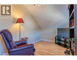 Full bathroom - 1631 Fifth Avenue, Trail, BC V1R1V1 Photo 4