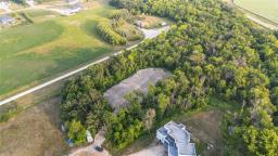 9 Jessie Cove, Lorette, MB R5K1B8 Photo 3