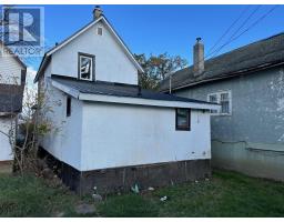 Primary Bedroom - 731 Simpson St, Thunder Bay, ON P7C3K2 Photo 2