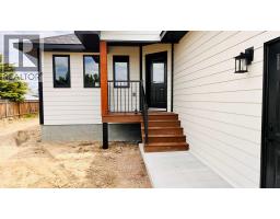 Living room - 3 Greenview Crescent, Foremost, AB T0K0X0 Photo 2