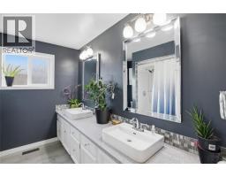 Family room - 222 Dogwood Court, Logan Lake, BC V0K1W0 Photo 2