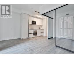 1111 108 Peter Street, Image 2