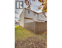 Dining room - 153 C Dickins Drive, Fort Mcmurray, AB T9K1R8 Photo 3
