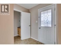 Living room - 153 C Dickins Drive, Fort Mcmurray, AB T9K1R8 Photo 4