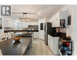 Kitchen - 140 Fairways Drive Nw, Airdrie, AB T4B2R8 Photo 5