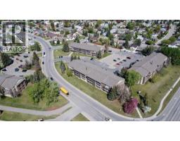 Living room - 304 401 Columbia Boulevard W, Lethbridge, AB T1K5R8 Photo 3