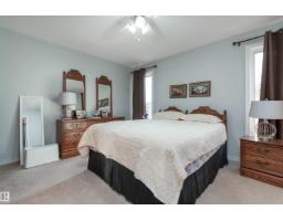 Family room - 479 Meadowview Dr, Sherwood Park, AB T8H1X4 Photo 4