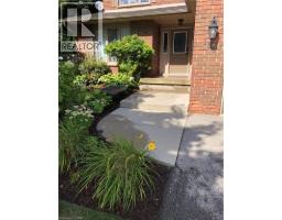 4pc Bathroom - 153 Meadowbrook Drive, Ancaster, ON L9G4S9 Photo 3