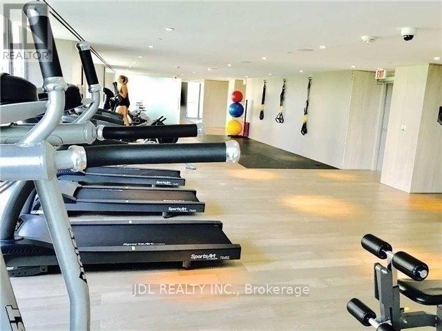 2204 200 Bloor Street W