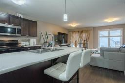 Living room - 18 37 Willow Street, Mitchell, MB R5G1J1 Photo 2