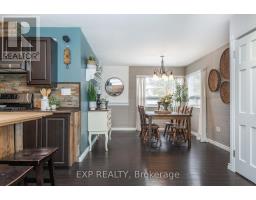 Dining room - 1104 Ferrier Ave Avenue, Innisfil, ON L0L1W0 Photo 3