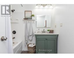 Bedroom 2 - 1104 Ferrier Ave Avenue, Innisfil, ON L0L1W0 Photo 5