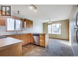 Primary Bedroom - 4613 55 Avenue, Bentley, AB T0C0E2 Photo 3