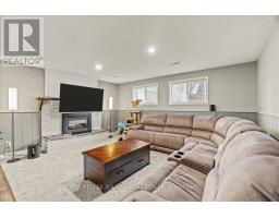 Living room - 4547 William Street, Plymptonwyoming, ON N0N1J6 Photo 4